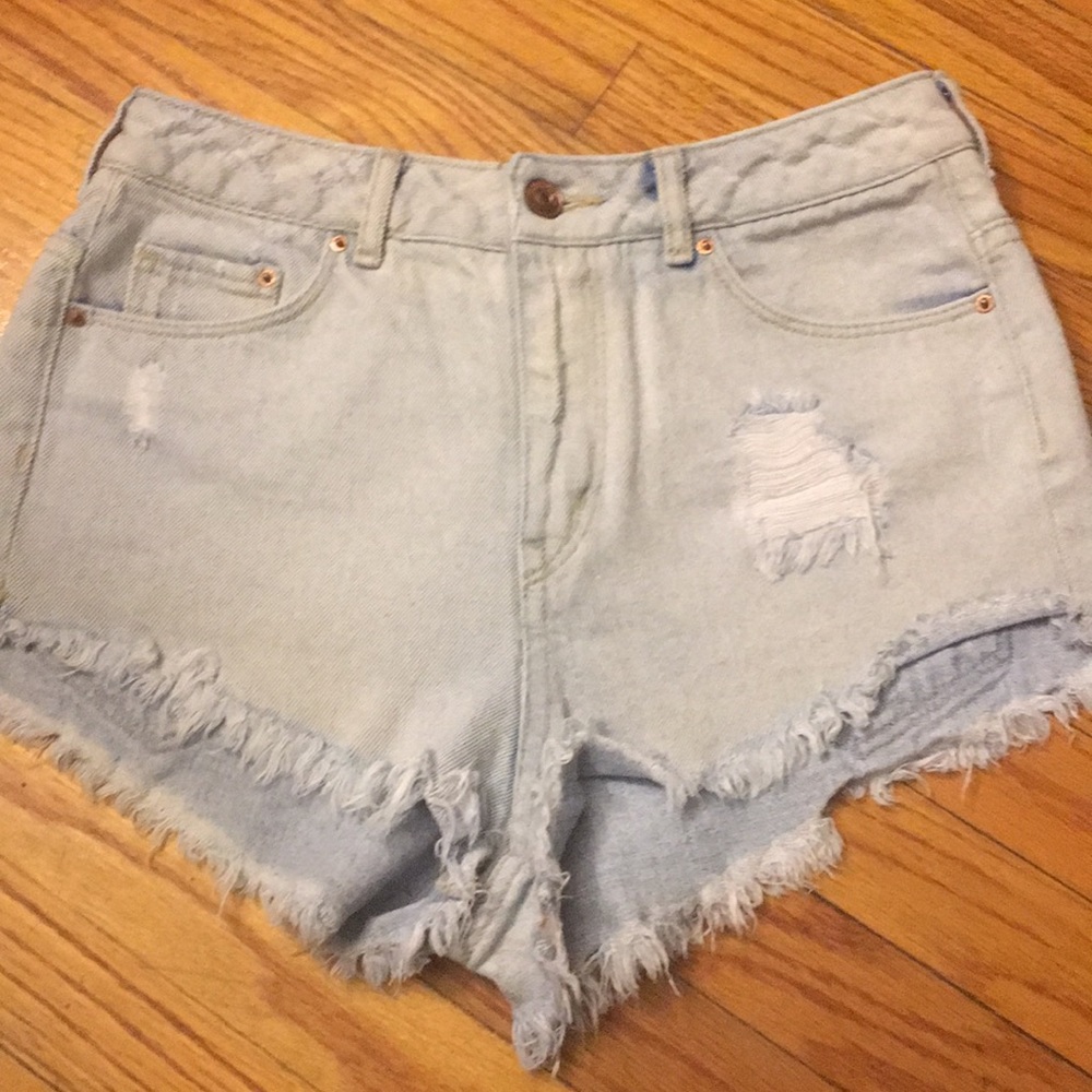 NWOT light wash high waisted denim shorts